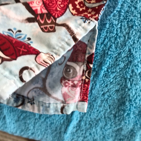 Scrub Top Winter Owl - Picture 4 of 4